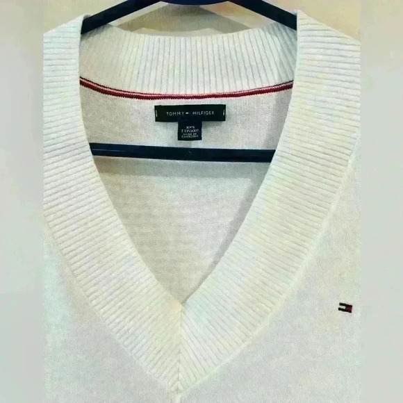 🔥Tommy Hilfiger Sweater 🔥 - Picture 5 of 7